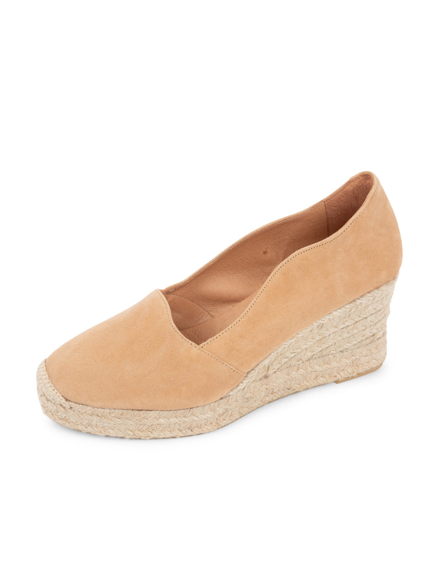 Patricia Green Women's Vienna Scalloped Espadrille in Camel